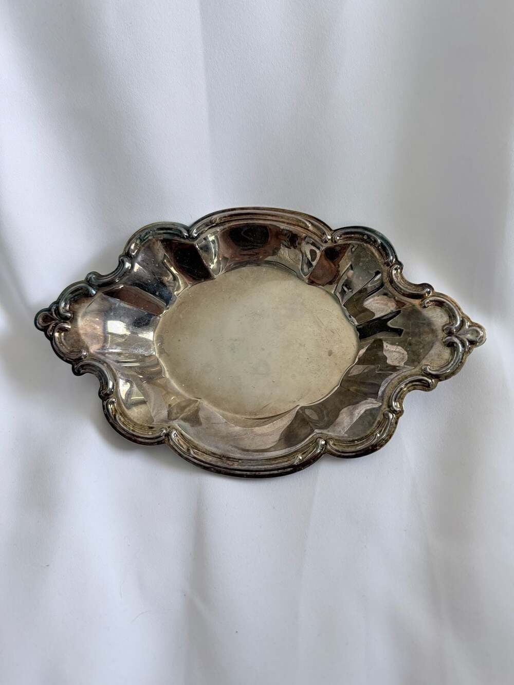 International Silver Company Vintage Silver Plated Scalloped Serving Dish